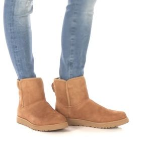UGG Pre-Owned Kristin Wedge Ankle Bootie
Light Chestnut Size 7